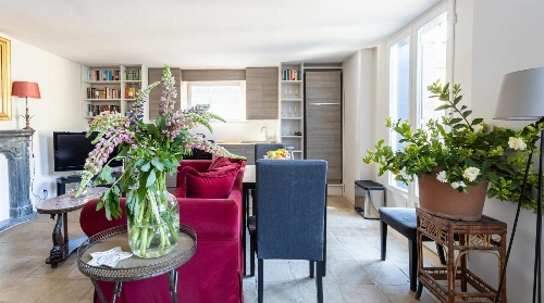 Plum Guide - The Elders image 2