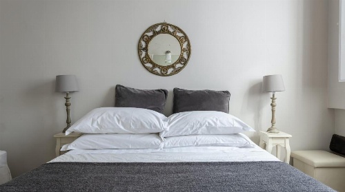 Plum Guide - The Elders image 21